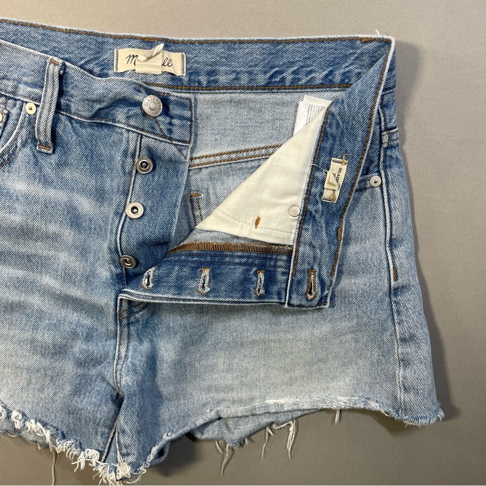 Madewell Relaxed Denim Shorts Rosemount Wash: Destroyed Hem Edition - Womens 28 - Picture 3 of 11